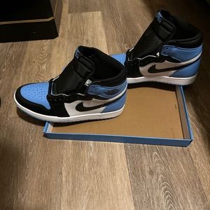 Air Jordan Retro 1 High UNC TOE